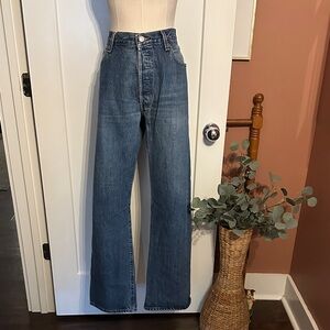 Levi's Women's 501 straight Leg 36/32 cotton button fly denim blue Jeans